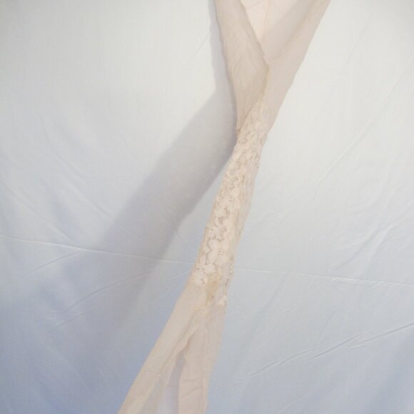 Pink rectangular head scarf or head-kerchief - Picture 7 of 8